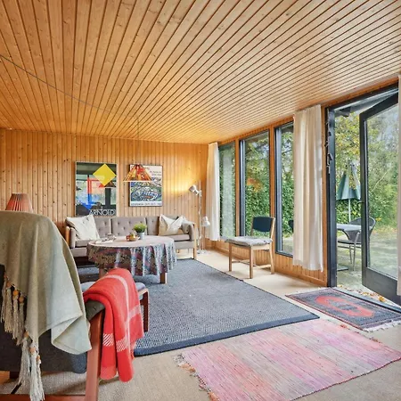 1070 Semesterbostad *